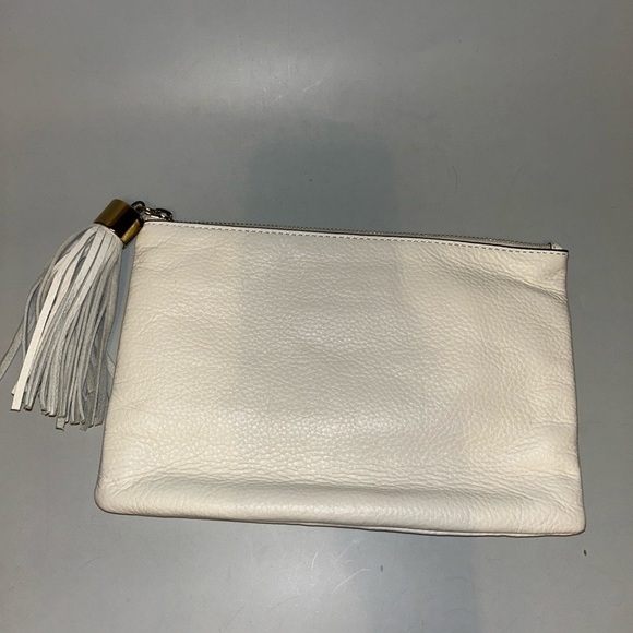 G.I.L.I. Handbags - NWOT G.I.L.I white leather clutch